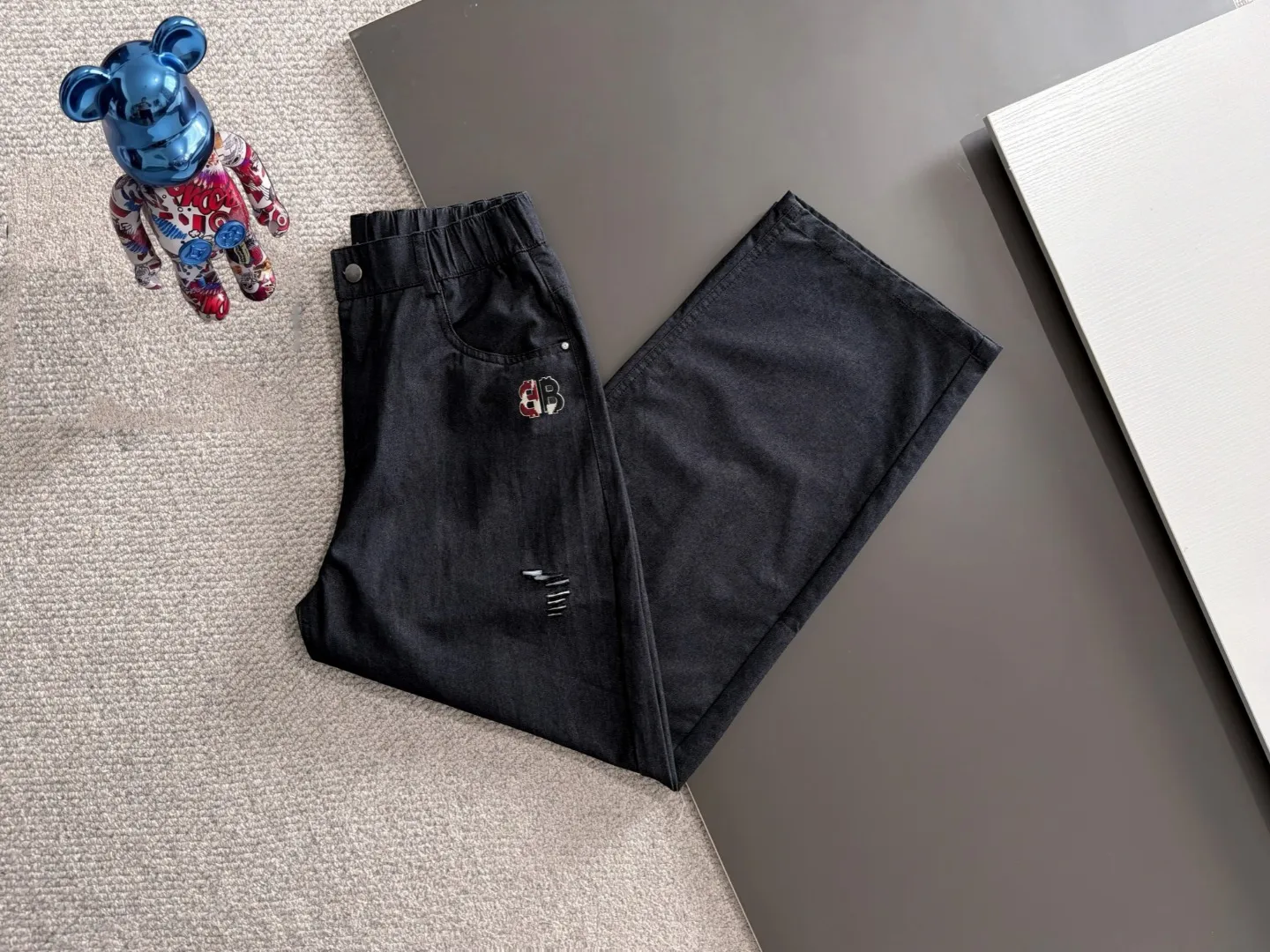 The next day shipped P195 Balenciaga 2026 summer New Arrival elastic casual pants, counter custom fabric Breathable high comfort, impeccable details, brand elements design concept, reflecting high quality. The hand feels delicate and soft! Casual cuts and awesome upper body! Sizes: S-3XL